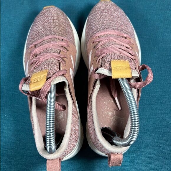 Size 7 - Women’s New Balance pink mauve shoes - Picture 6 of 8